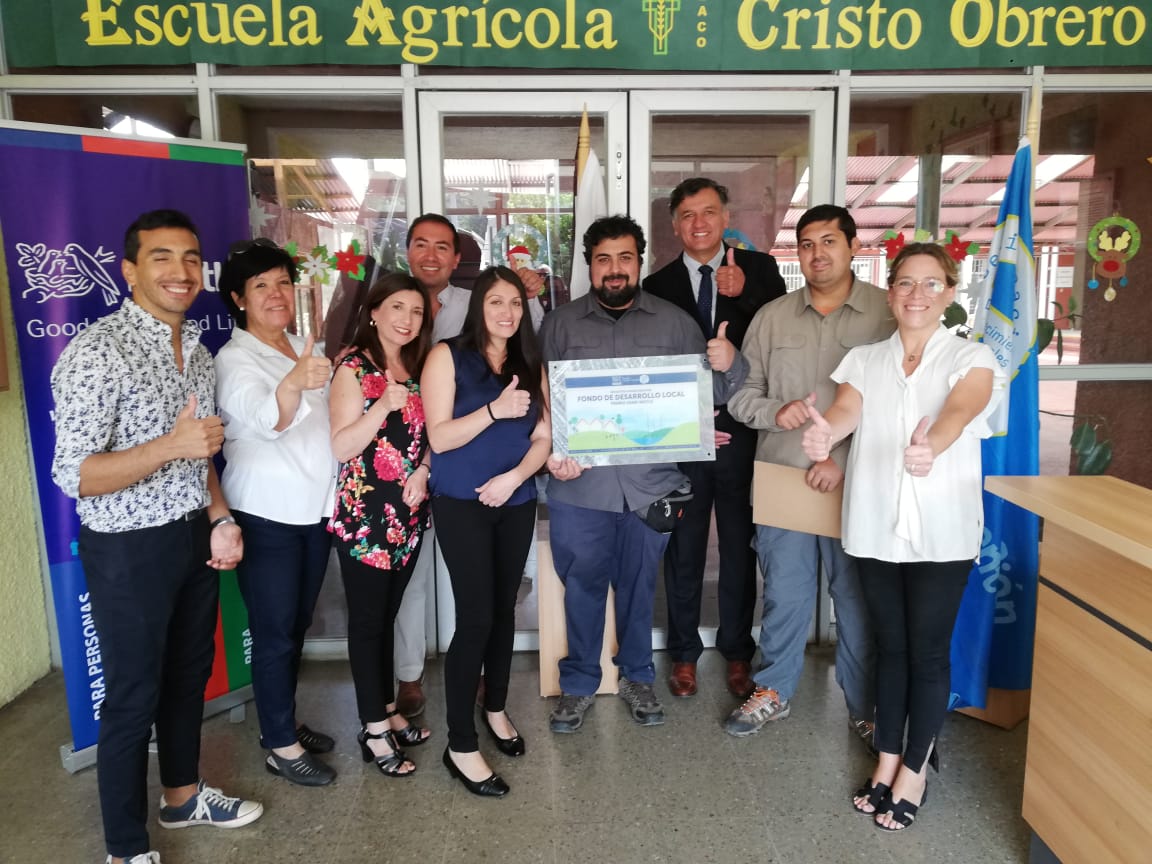 Jóvenes granerinos enfrentan sequía con árboles nativos