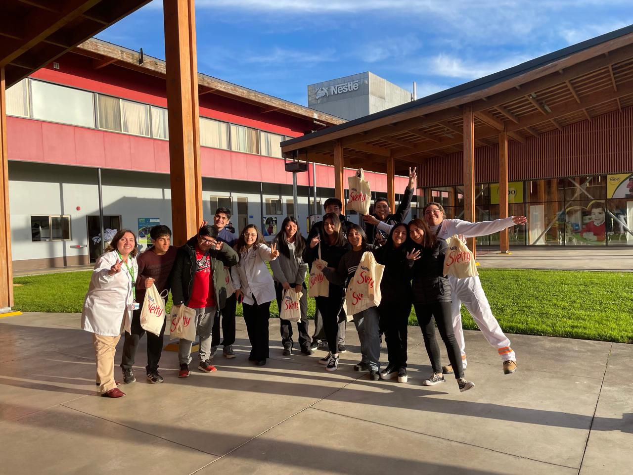 Nestlé Chile da la bienvenida a más de 100 nuevos jóvenes  a su programa de Educación Dual