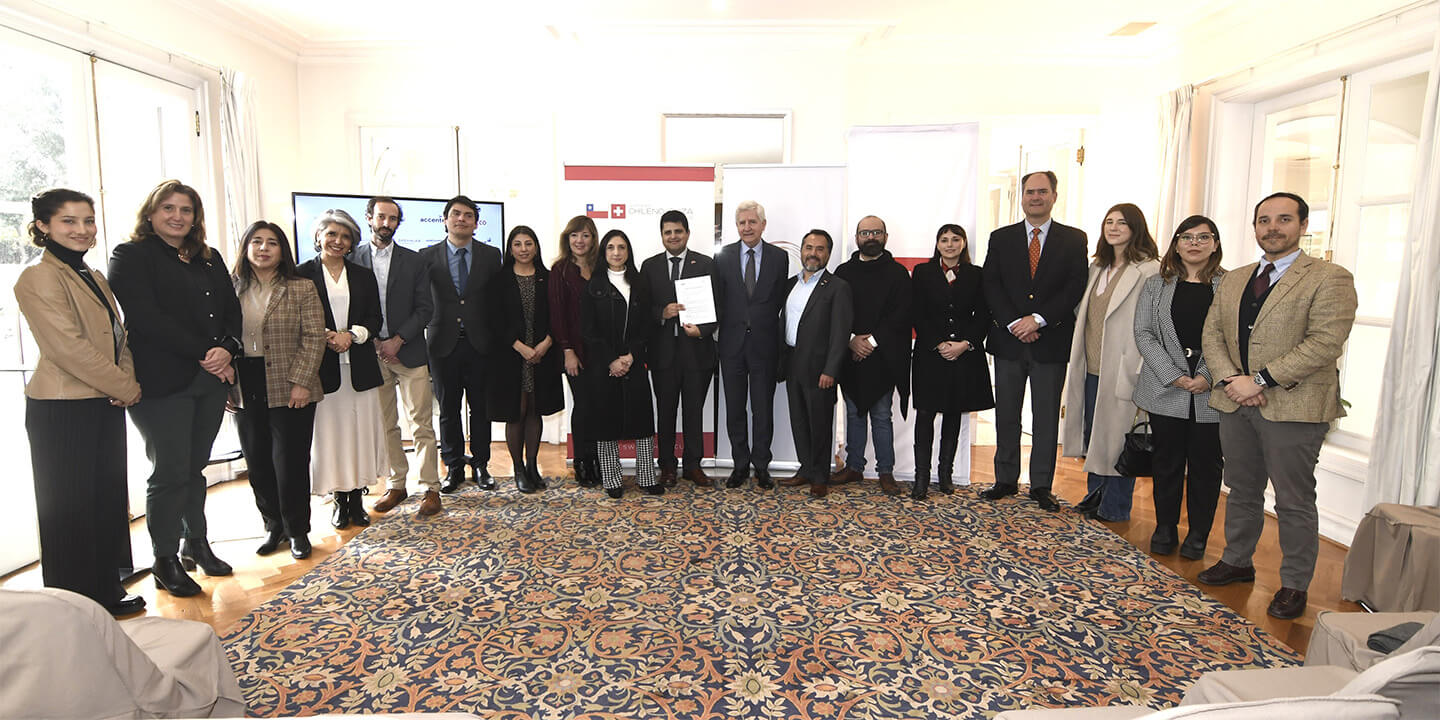 Empresas firman compromiso empresarial para promover el empleo de los jóvenes en Chile