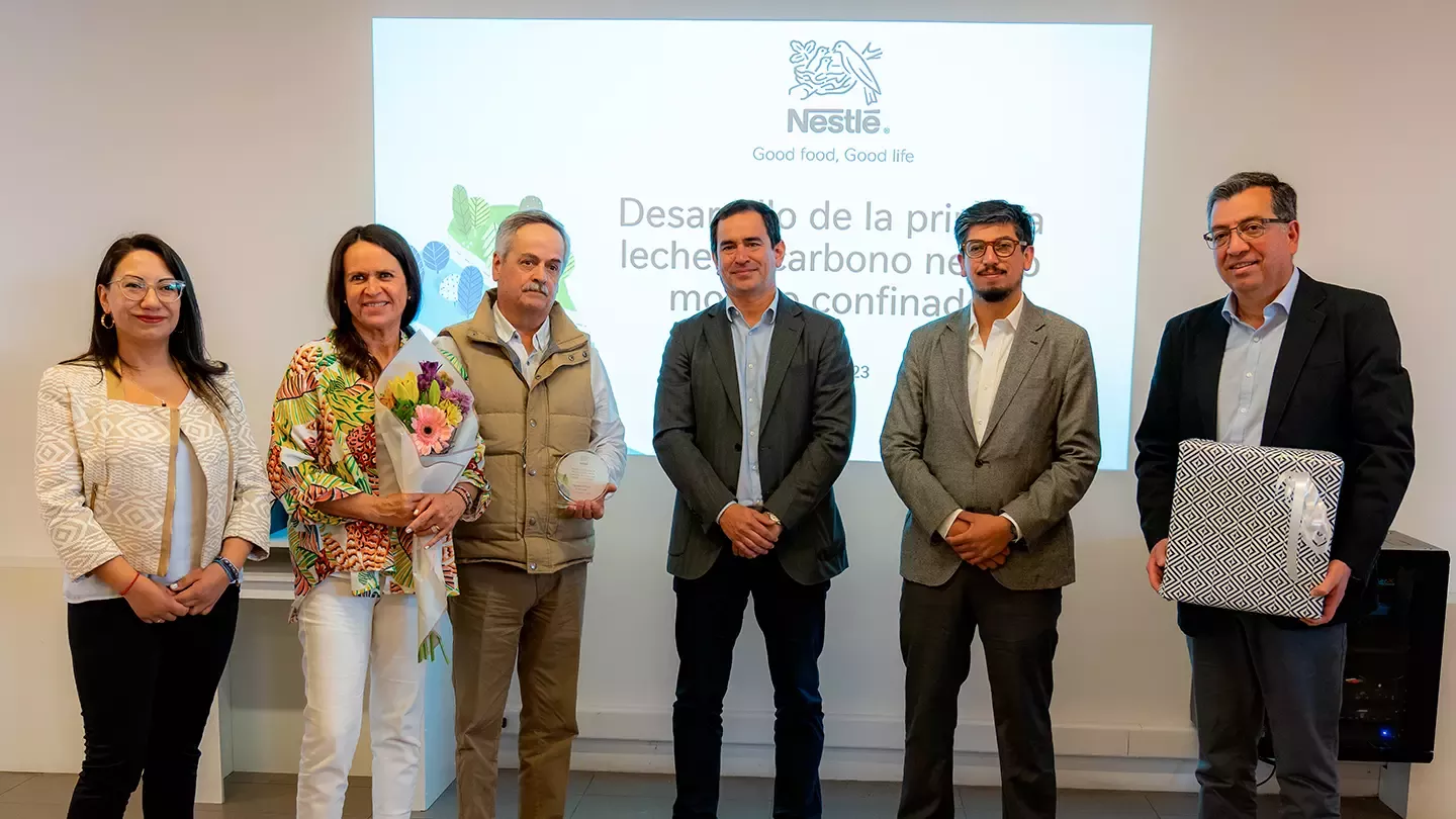 Nestlé Chile entrega reconocimientos y fondos a productores de leche del sur del país para promover la agricultura regenerativa