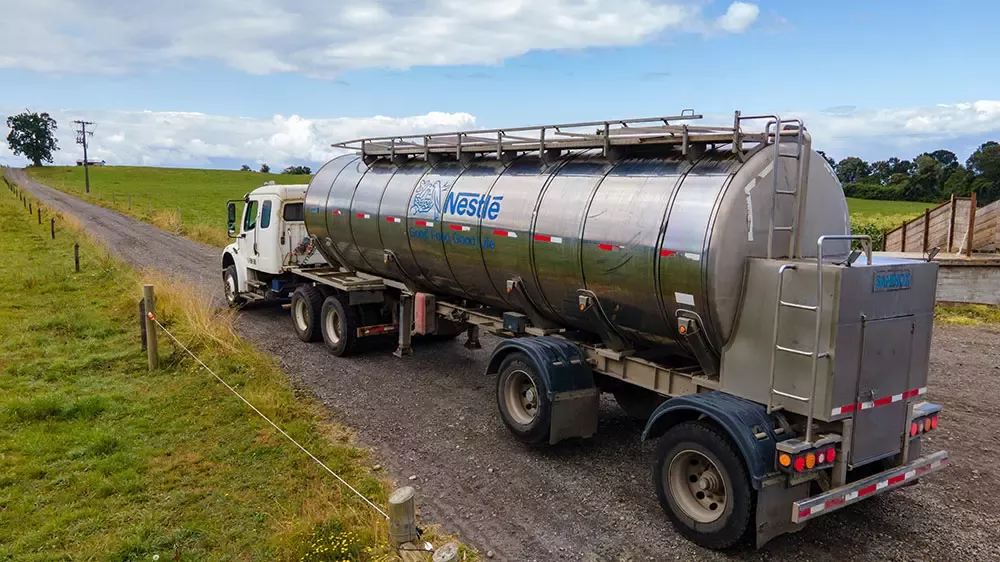 Nestlé Chile y productores de leche fresca reducen más de 4 mil toneladas de CO2 usando prácticas regenerativas