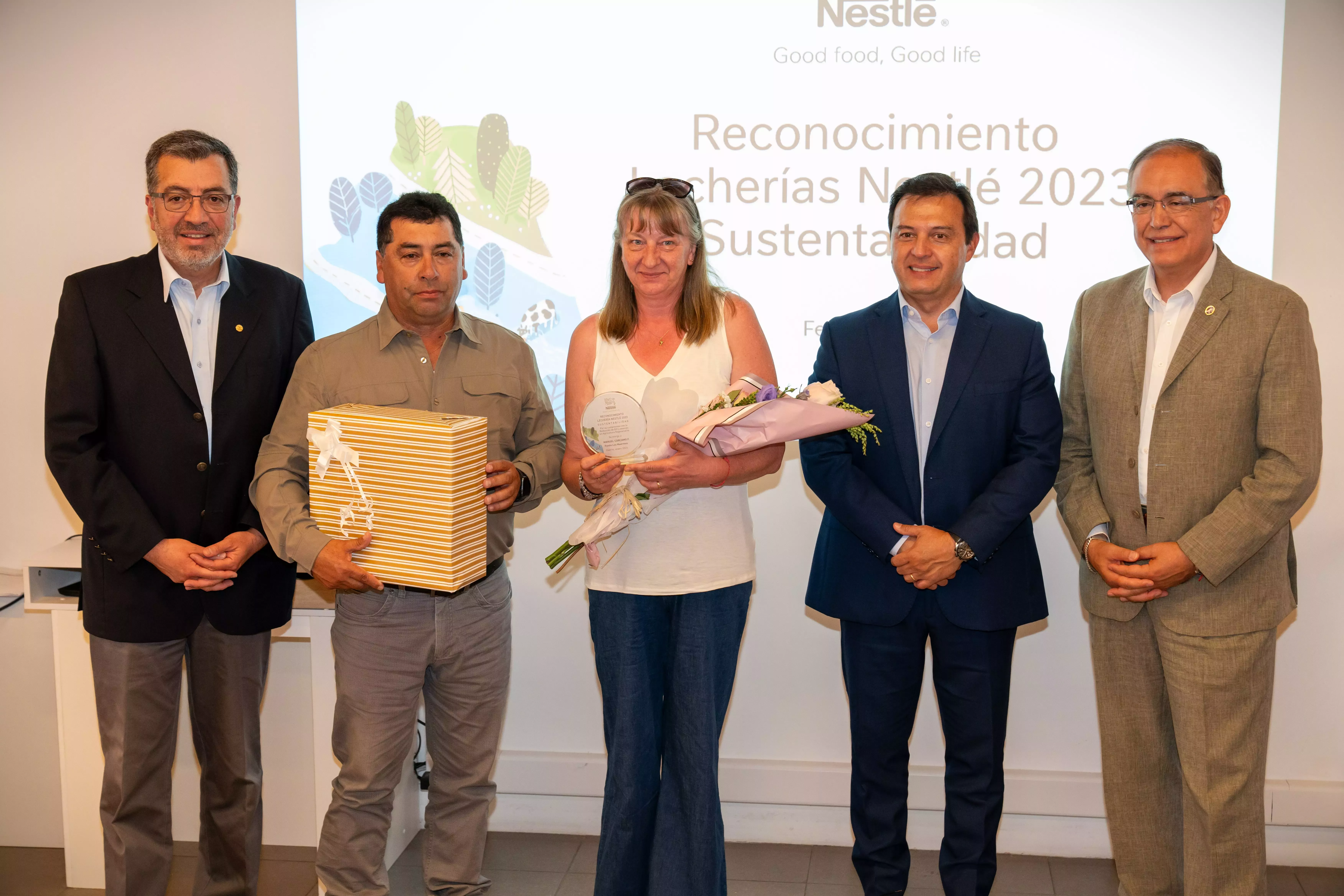 Nestle entrega reconocimientos y fondos a productores
