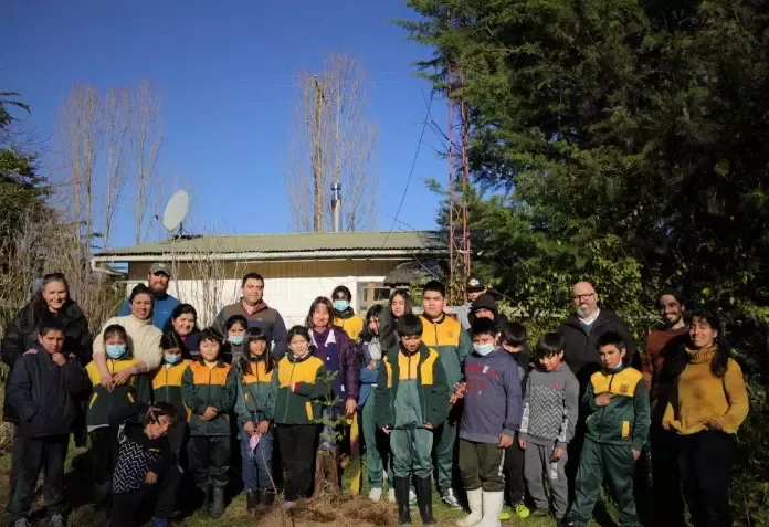 Estudiantes de 3° a 5° básico de las escuelas “Rural Colegüal” de Llanquihue y “Vicente Pérez Rosales” de Frutillar.