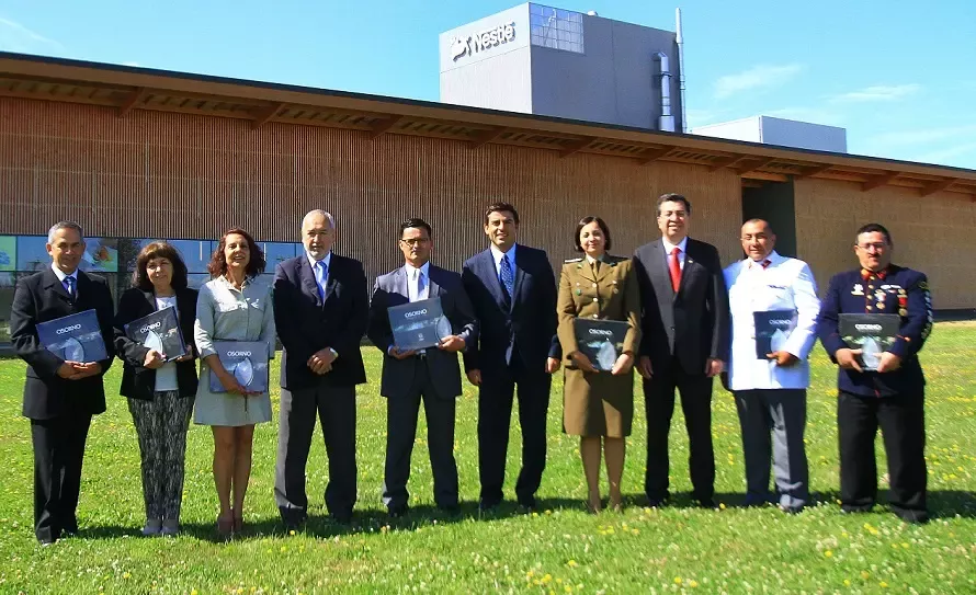 Nestlé Chile reconoció a los servidores públicos de Osorno por su aporte a mejorar la calidad de la comuna.